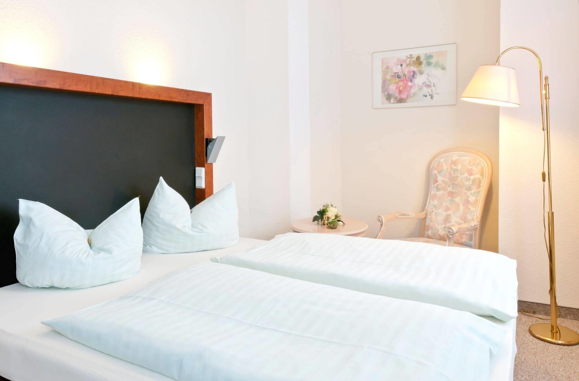 Regiohotel Germania Am Kurpark บัดฮาร์ซบวร์ก ภายนอก รูปภาพ